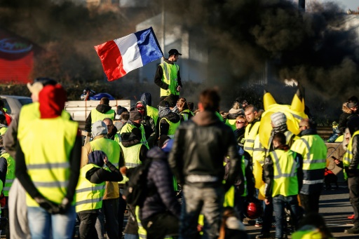 11h01 Des Gilets Jaunes Moins Nombreux Ciblent Les