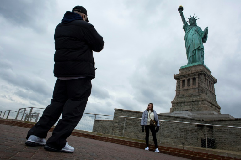 6:46 am – New Yorkers rediscover the tourist spots of their city, deserted with the pandemic